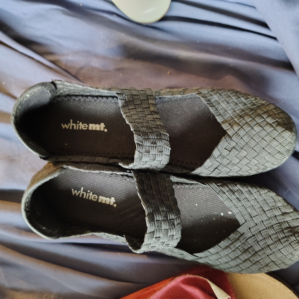 Black Wedge